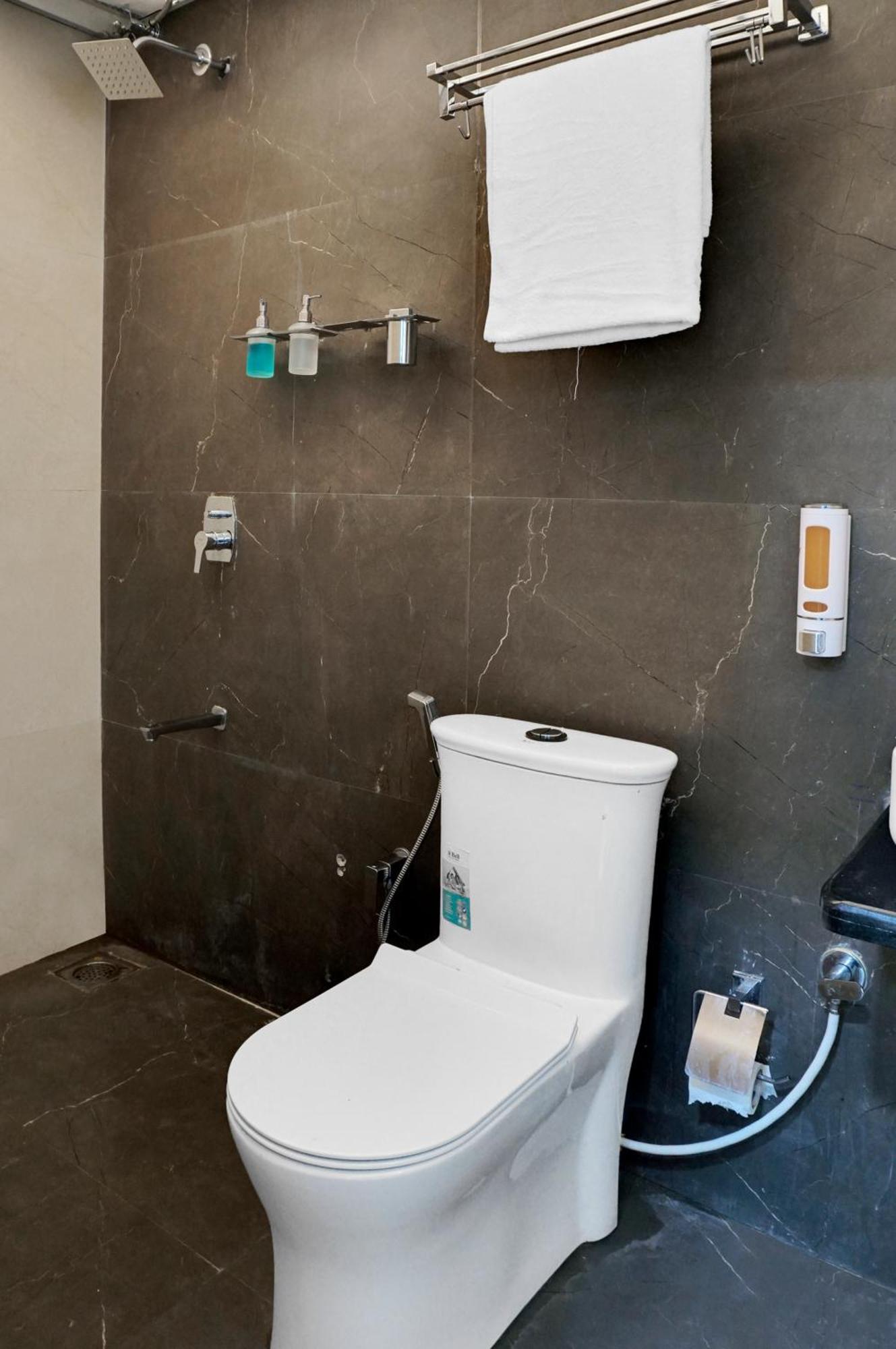 Hotel Sayba Executive Pune Esterno foto