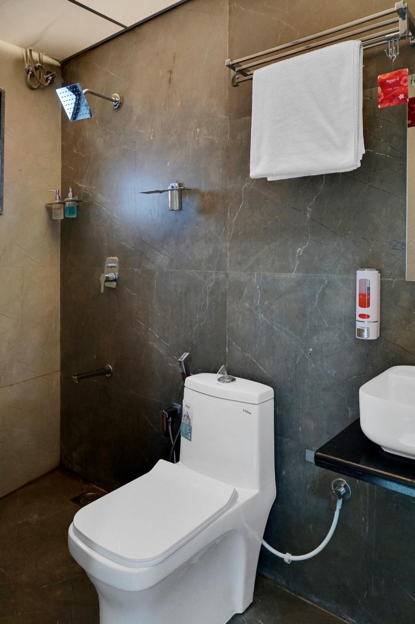 Hotel Sayba Executive Pune Esterno foto