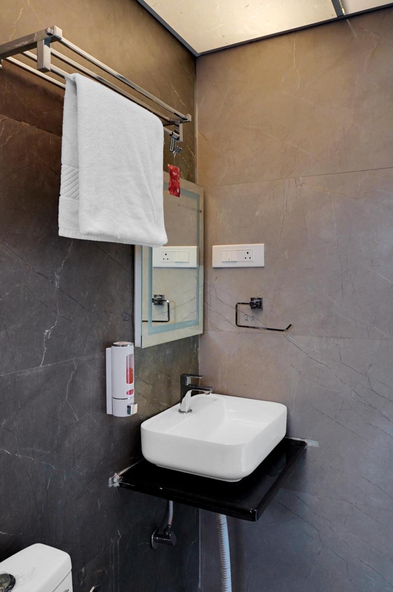 Hotel Sayba Executive Pune Esterno foto